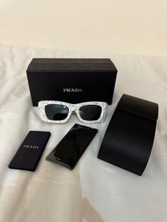 (Category: ) located in . Submitted by authenticluxe (Listing ID 1340164351, Image 1). Description: .