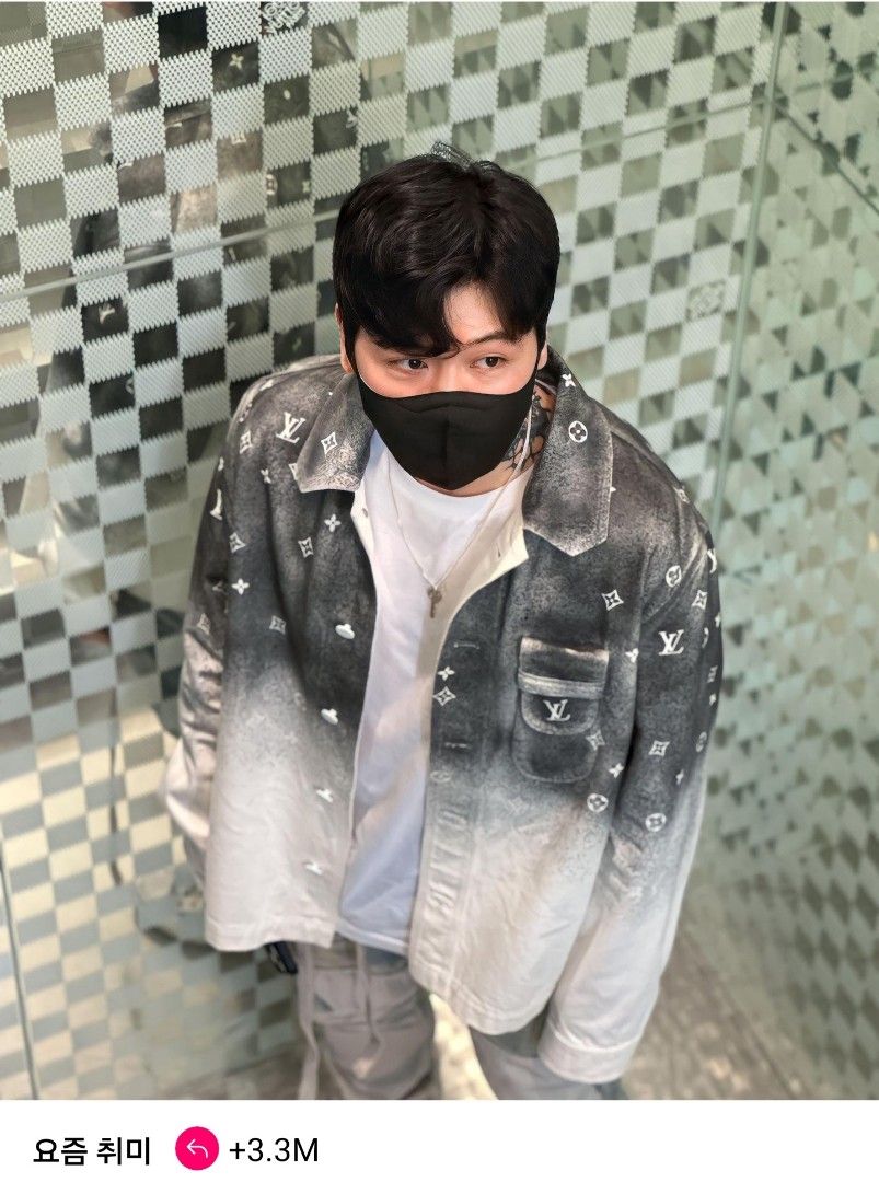 RARE Louis Vuitton Monogram Spray Gradient Oversized Jacket 1A96L9 Luxury Apparel on Carousell