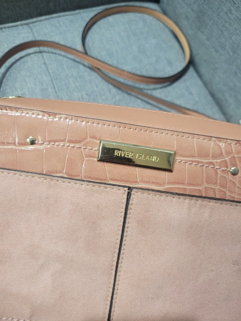 River Island Sling Bag (Like-new) (Category: Shoulder Bags) located in Makati City. Submitted by ssdd98 (Listing ID 1340263630, Image 2). Description: Selling my preloved sling bag See photos for the condition (It’s good as new 😊) RFS: Need funds, decluttering of bags Accepting Gcash and bank transfers. We can book via Lalamove or Grab Express for Metro Manila buyers. .