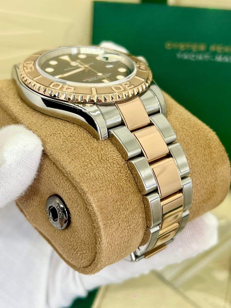 rolex yatch (Category: Luxury Watches) located in Cabanatuan. Submitted by albertgonzales27 (Listing ID 1340145002, Image 3). Description: Yachtmaster Everosegold Black Reference 116621 2018 year model, Foreign AD 40mm case size 18ct Rosegold / Oystersteel Two-tone 9.5/10 like new condition w/ PPF Full set Trades accepted up or down SRP / Mall price is: P910,000 My price: 845k only.