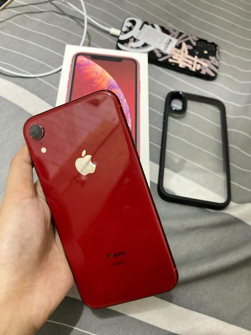RUSH SALE IPHONE XR 128GB (Category: iPhone 11 Series) located in Manila. Submitted by maddi.cade (Listing ID 1340268798, Image 1). Description: SALE OR SWAP iPhone XR 128gb Smartlocked Truetone & Face ID working All working! Reset/Check all u can sobrang smoothhh super linaw ng cam🩷 some of the details are already posted ISSUE: dents sa upper part (see pics) & white spot sa screen pero di super halata / not affected yung performance Inclusions: