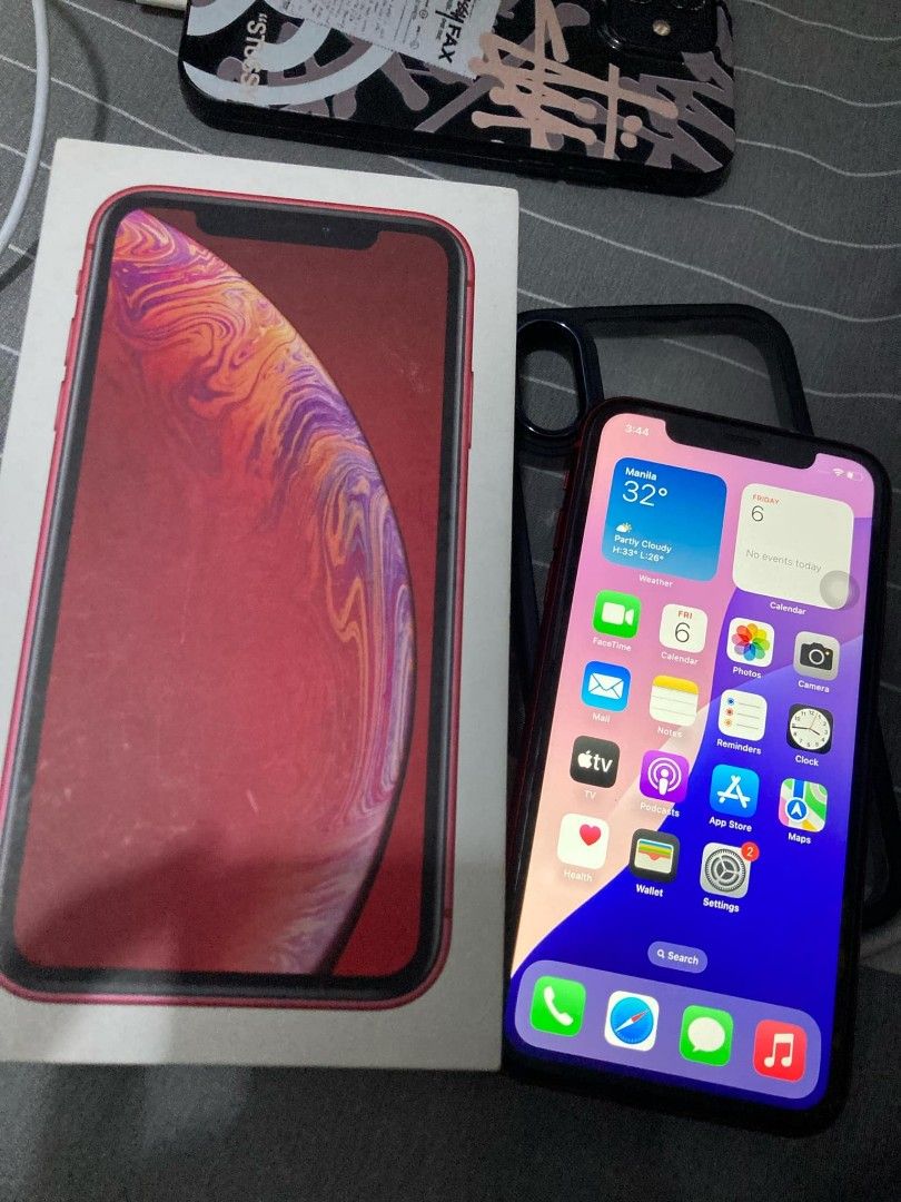 RUSH SALE IPHONE XR 128GB (Category: iPhone 11 Series) located in Manila. Submitted by maddi.cade (Listing ID 1340268798, Image 3). Description: SALE OR SWAP iPhone XR 128gb Smartlocked Truetone & Face ID working All working! Reset/Check all u can sobrang smoothhh super linaw ng cam🩷 some of the details are already posted ISSUE: dents sa upper part (see pics) & white spot sa screen pero di super halata / not affected yung performance Inclusions: