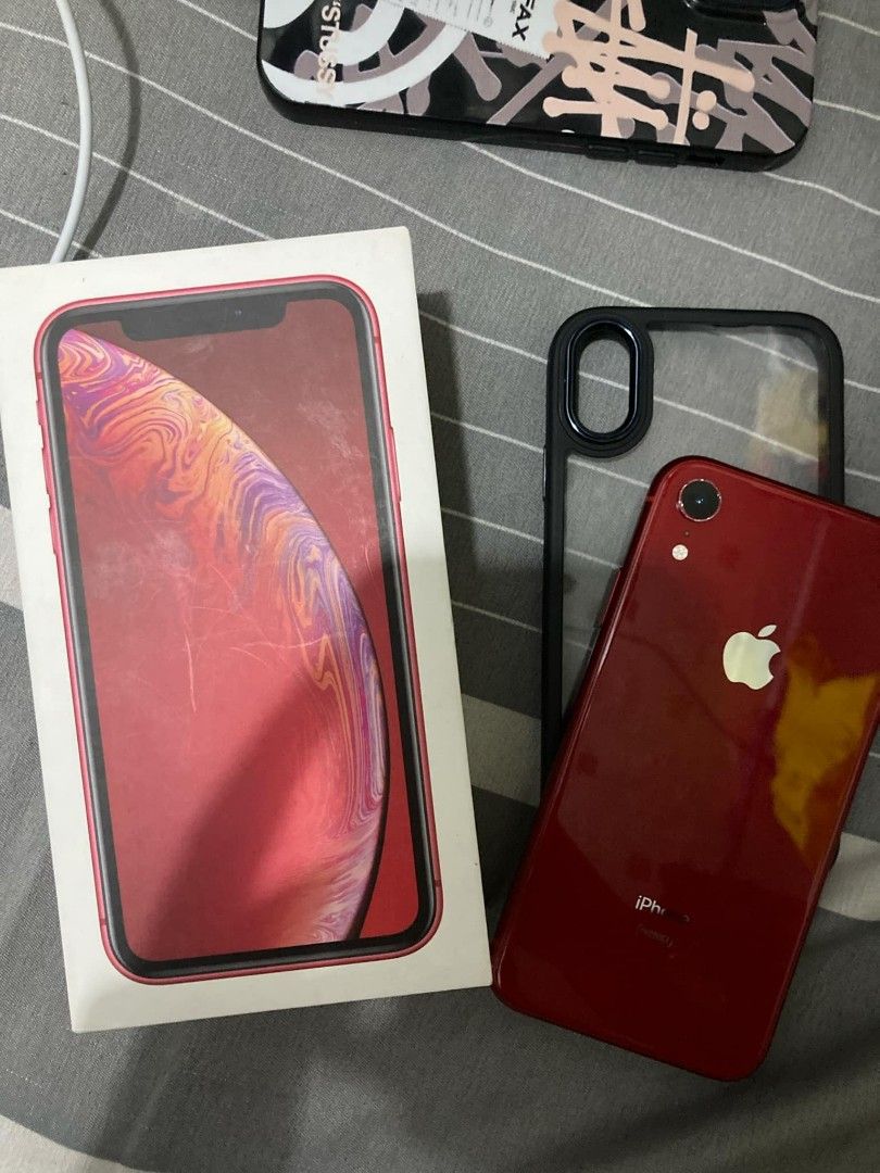 RUSH SALE IPHONE XR 128GB (Category: iPhone 11 Series) located in Manila. Submitted by maddi.cade (Listing ID 1340268798, Image 2). Description: SALE OR SWAP iPhone XR 128gb Smartlocked Truetone & Face ID working All working! Reset/Check all u can sobrang smoothhh super linaw ng cam🩷 some of the details are already posted ISSUE: dents sa upper part (see pics) & white spot sa screen pero di super halata / not affected yung performance Inclusions:
