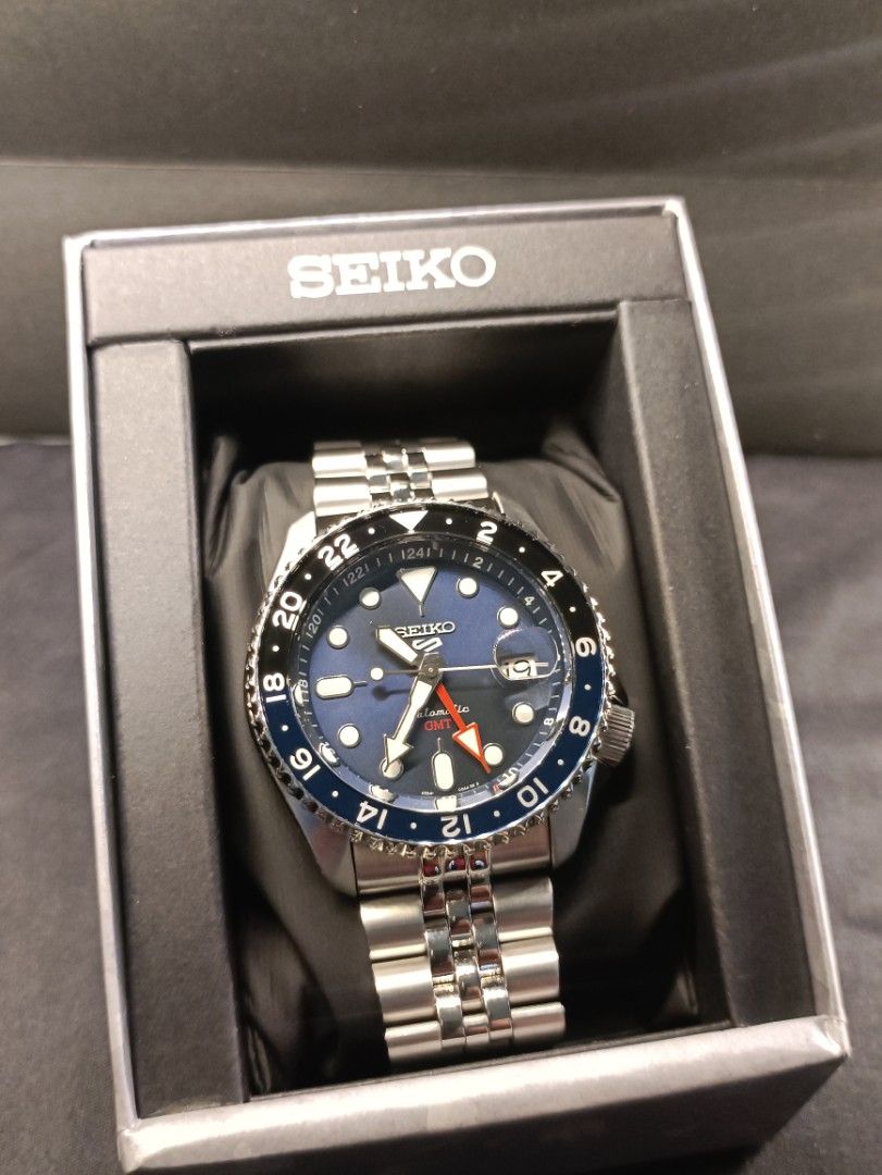 Seiko 5 GMT SSK003 "Batman" (Category: Men's Watches) located in Muntinlupa City. Submitted by cestina_eugene (Listing ID 1340162058, Image 1). Description: For Sale Seiko 5 GMT SSK003 "Batman" BNEW Complete: Double box, links, manual, card, and hangtag Location: Muntinlupa and Biñan open for meet ups or via lalamove.