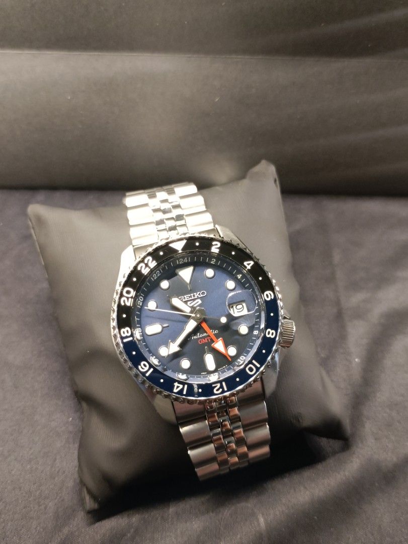 Seiko 5 GMT SSK003 "Batman" (Category: Men's Watches) located in Muntinlupa City. Submitted by cestina_eugene (Listing ID 1340162058, Image 2). Description: For Sale Seiko 5 GMT SSK003 "Batman" BNEW Complete: Double box, links, manual, card, and hangtag Location: Muntinlupa and Biñan open for meet ups or via lalamove.