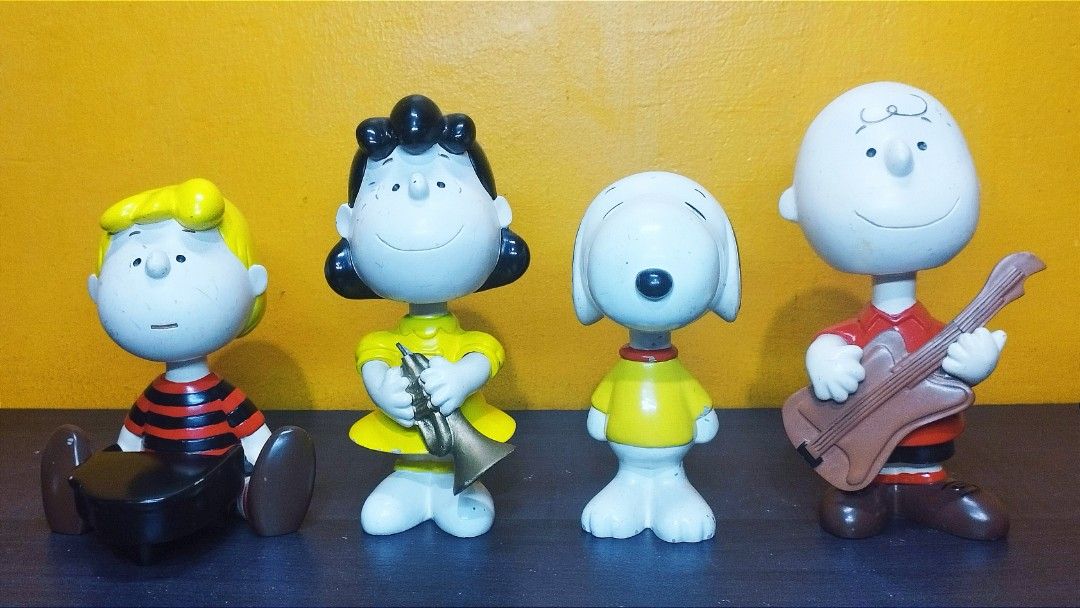 Snoopy and the Peanuts Gang, Hobbies & Toys, Toys & Games on Carousell