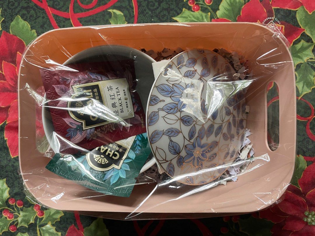 Tea Set Gift Box (Category: Gift Baskets & Hampers) located in Quezon City. Submitted by nona.declutters (Listing ID 1340166830, Image 2). Description: .