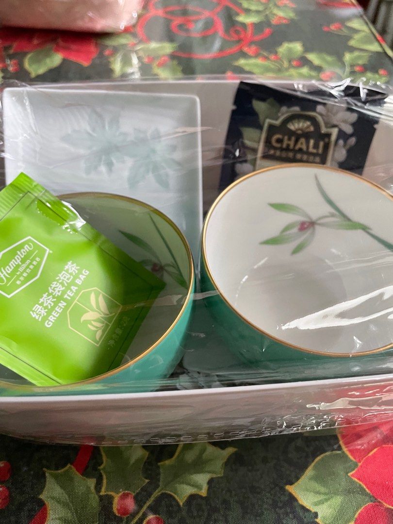 Tea Set Gift Box (Category: Gift Baskets & Hampers) located in Quezon City. Submitted by nona.declutters (Listing ID 1340167048, Image 3). Description: .