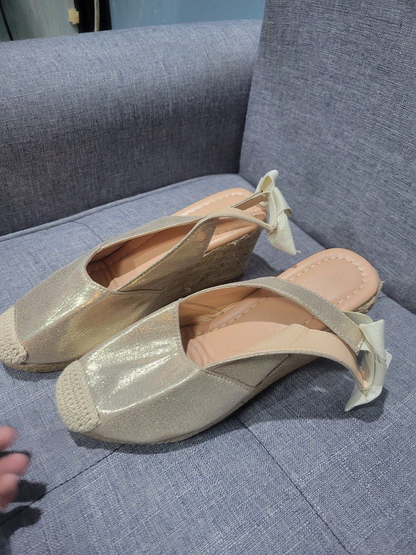Wedge Beach Shoes (Good as new) (Category: Wedges) located in Makati City. Submitted by ssdd98 (Listing ID 1340263350, Image 3). Description: Size is 25 centimeters. Most fit for women na size 9. RFS: Too big for me kaya unused. Walang issue, it’s good as new. Accepting Gcash and Bank payments. We can book via Lalamove or Grab Express for Metro Manila buyers. No box included..