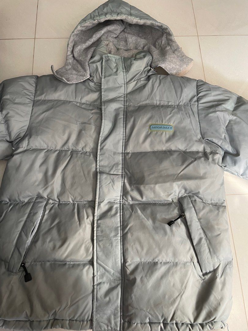 Winter Jacket (Category: Coats, Jackets and Outerwear) located in Singapore. Submitted by parker1314 (Listing ID 1340193186, Image 2). Description: Winter Jacker (American Eagle 77) Used for travelling only. (2 times) It is able to keep me warm in cold countries. For men only. 😅.