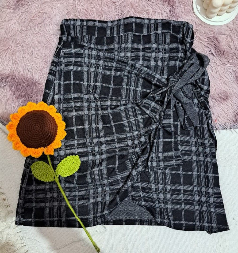 WRAP-UP SKIRT (Category: Skirts) located in Makati City. Submitted by imdgrce (Listing ID 1340268709, Image 1). Description: Free size up to size 29 cotton fabric.