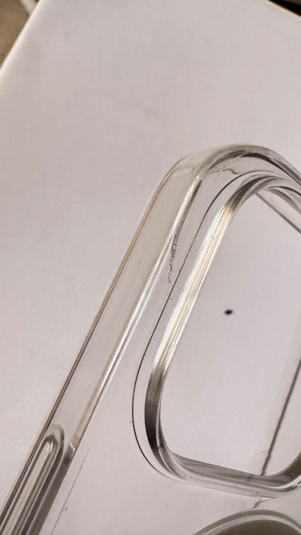 Apple iPhone 13 Pro clear case (magsafe) (Category: Cases & Sleeves) located in Imus. Submitted by msdebz (Listing ID 1340327169, Image 2). Description: box is not available ; bought from apple store online; online receipt available upon request Issue: small crack (pic available).