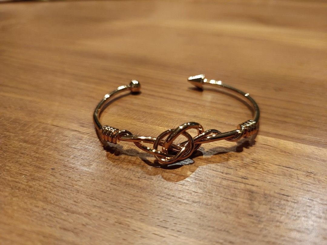 Assorted bangles (Category: Bracelets) located in Singapore. Submitted by calmphoenix_5ba5d3 (Listing ID 1340435228, Image 3). Description: Brand new costume bangles to jazz up your outfits, $10 each. The bracelets in the last picture are $10 for the pair. Pick up from Marine Parade or Raffles Place, or delivery through Carousell..