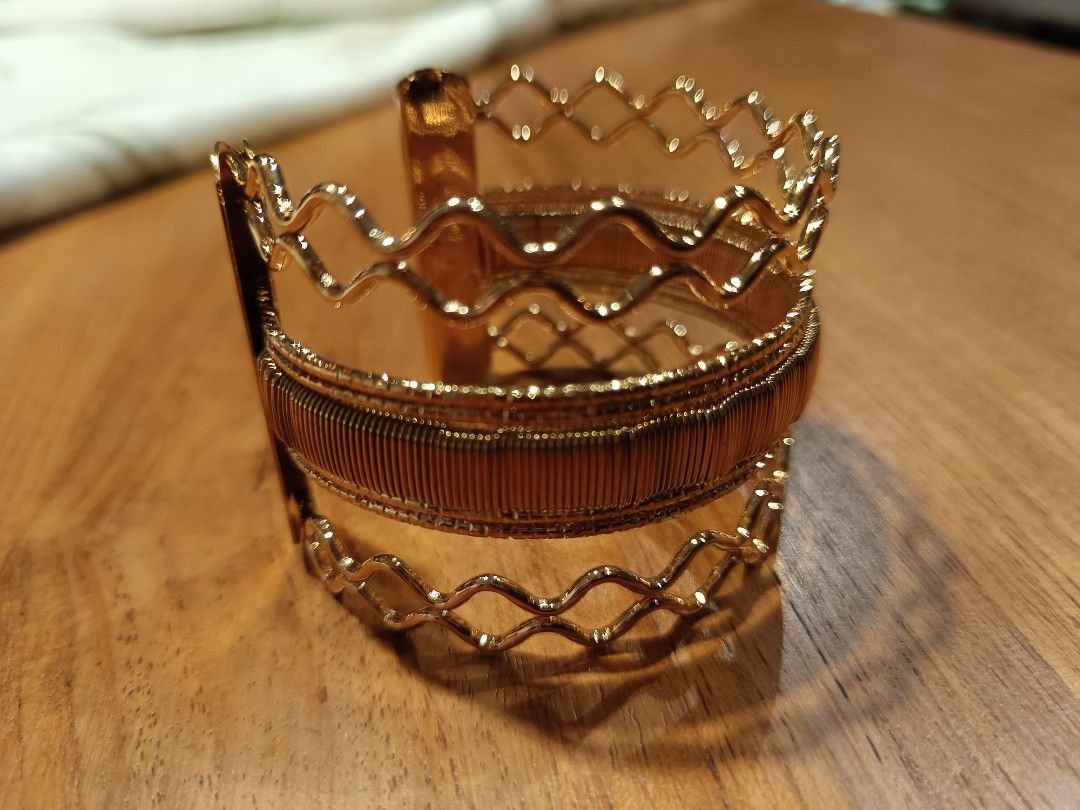 Assorted bangles (Category: Bracelets) located in Singapore. Submitted by calmphoenix_5ba5d3 (Listing ID 1340435228, Image 4). Description: Brand new costume bangles to jazz up your outfits, $10 each. The bracelets in the last picture are $10 for the pair. Pick up from Marine Parade or Raffles Place, or delivery through Carousell..