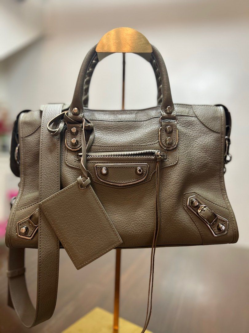Balenciaga City Metallic Edge (Category: Luxury Bags & Wallets) located in Valenzuela. Submitted by 2hdbvftjz6 (Listing ID 1340289858, Image 2). Description: Balenciaga City Metallic Edge (w/ Entrupy) Small Gray in Silver Hardware Well used condition (with minimal flaws) Inclusions : paper bag, dust bag and Entrupy .