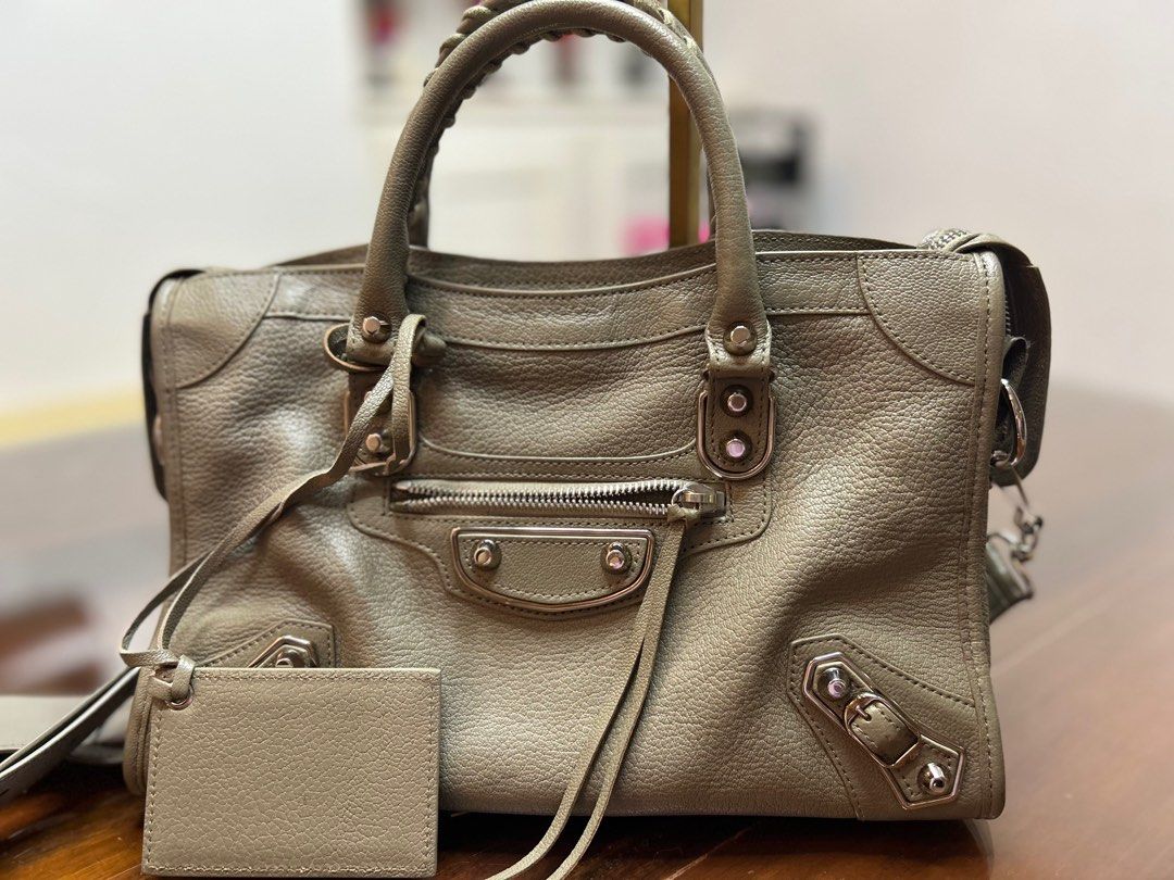 Balenciaga City Metallic Edge (Category: Luxury Bags & Wallets) located in Valenzuela. Submitted by 2hdbvftjz6 (Listing ID 1340289858, Image 3). Description: Balenciaga City Metallic Edge (w/ Entrupy) Small Gray in Silver Hardware Well used condition (with minimal flaws) Inclusions : paper bag, dust bag and Entrupy .