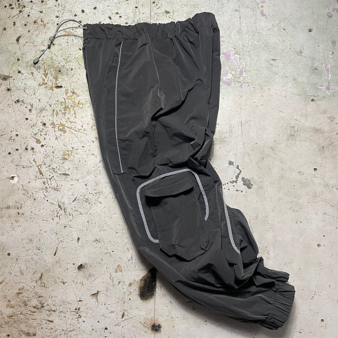 BLIND NO PLAN 2018-2019 TECHWEAR PANTS (Category: Joggers) located in Manila. Submitted by revise.ph_ (Listing ID 1340421210, Image 2). Description: BLIND NO PLAN 2018-2019 TECHWEAR PANTS Made in CHINA Tagged Size :3 Dimension Waist:32-40 Length:41 Inseam:28.5 Rise:16 Leg opening:6-9.5 No issue Price:2,000 Free shipping via JNT.