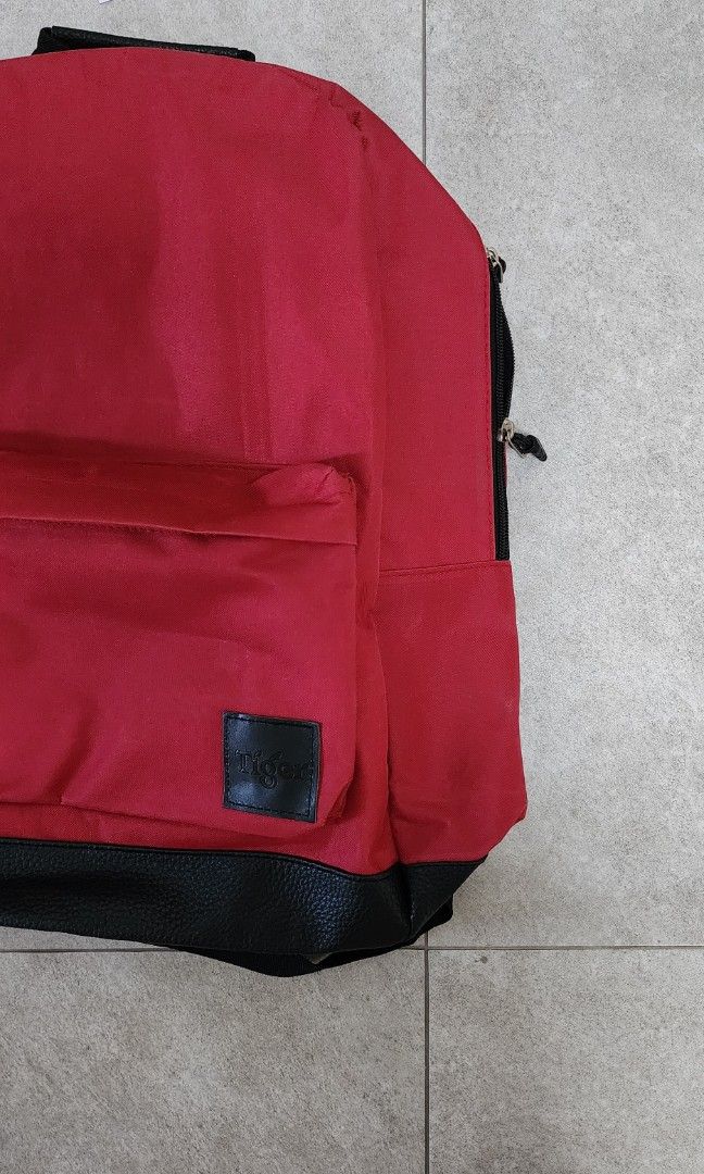 BN backpack (Category: Backpacks) located in Singapore. Submitted by xxhansxx (Listing ID 1340303003, Image 3). Description: brand new big base padded strap 32cm x 16 cm x 42cm self collect at Bishan s570196 only.