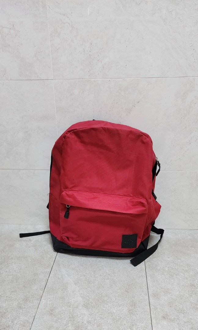 BN backpack (Category: Backpacks) located in Singapore. Submitted by xxhansxx (Listing ID 1340303003, Image 1). Description: brand new big base padded strap 32cm x 16 cm x 42cm self collect at Bishan s570196 only.