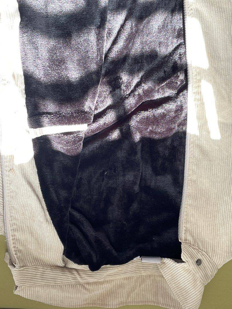 Carhartt Corduroy Jacket (Category: Hoodies) located in Quezon City. Submitted by jon27 (Listing ID 1340344916, Image 3). Description: - medium - not sure if legit - has a tear sa shoulder part, but can be stitched naman, included photo to manage expectations.