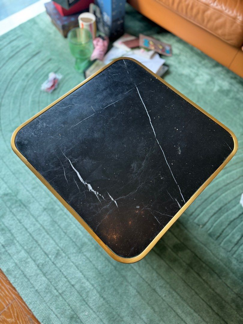 Coffee table （分類：桌子）位於 Hong Kong。 由 winnniec 提交（商品編號 1340328152，圖片 2）。簡介： Top - 17.5 inches Height - 18.5 inches。