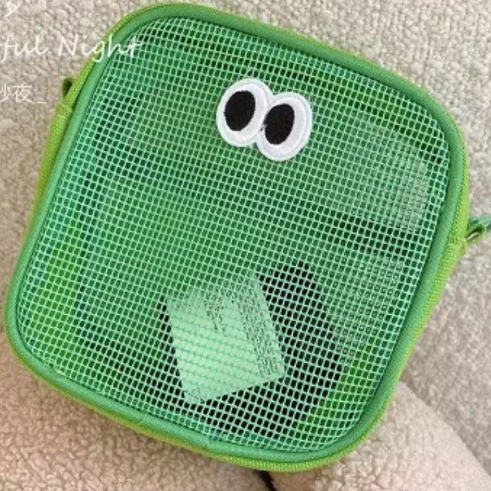 Makeup pouch (Category: Purses & Pouches) located in Singapore. Submitted by twistoffate (Listing ID 1340434636, Image 1). Description: Used, but good as new condition 1x green square $3.50 1x black square $3.50 1x green rectangle $4 Take all for $10 Meet ups only at Bishan.