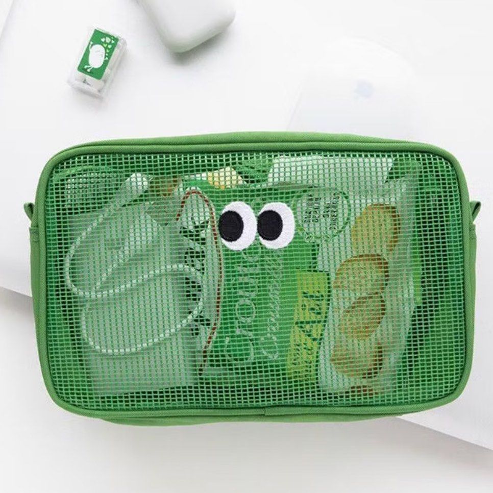 Makeup pouch (Category: Purses & Pouches) located in Singapore. Submitted by twistoffate (Listing ID 1340434636, Image 2). Description: Used, but good as new condition 1x green square $3.50 1x black square $3.50 1x green rectangle $4 Take all for $10 Meet ups only at Bishan.