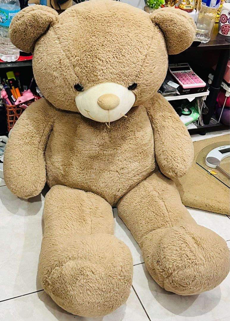 Giant Brown Teddy Bear (Category: Plushies & Soft Toys) located in Pasay City. Submitted by superdarcy (Listing ID 1340453306, Image 1). Description: RFS:declutterring .