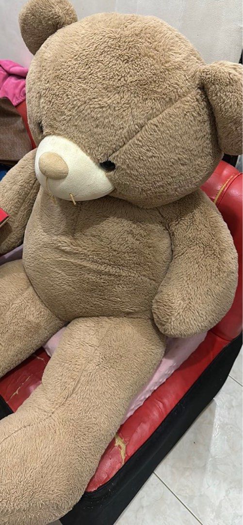 Giant Brown Teddy Bear (Category: Plushies & Soft Toys) located in Pasay City. Submitted by superdarcy (Listing ID 1340453306, Image 2). Description: RFS:declutterring .
