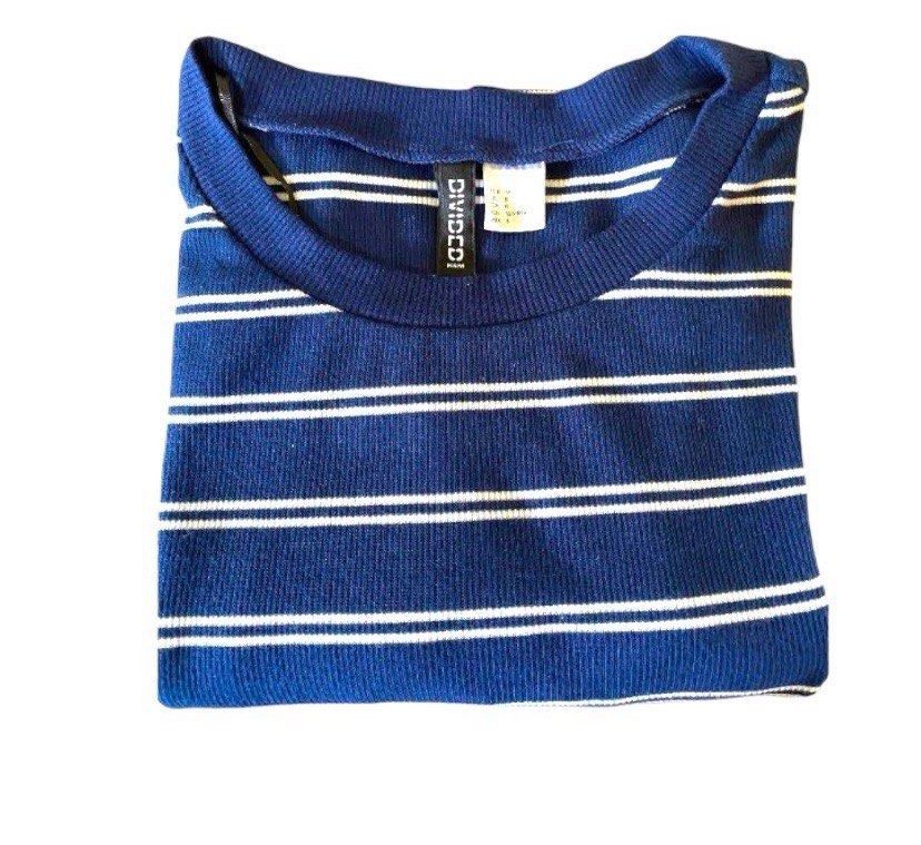 H&M DIVIDED Bodycon Knit Dress (Category: Dresses) located in Manila. Submitted by justinstyleee (Listing ID 1340303071, Image 2). Description: Dark Blue and White Striped Fitted knee -length dress in ribbed jersey with short sleeves Used only once good as new✨✨.