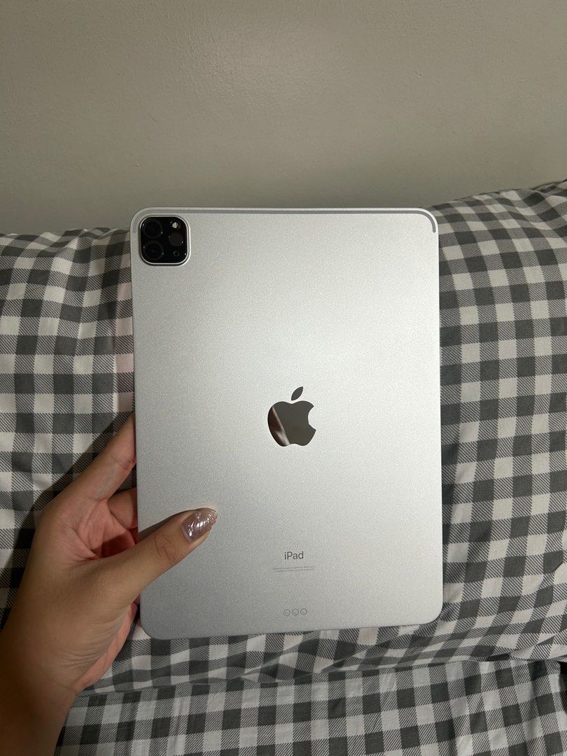Ipad Pro 3rd Gen 11-inch 128gb (Category: iPad) located in Manila. Submitted by racajamess (Listing ID 1340452428, Image 1). Description: Ipad Pro 3rd Gen 11-Inch 128gb w/ Goojodoq Pencil Ipad ( No Box ) Goojodoq Pencil (w/ box) Selling my Personal Use Ipad Pro 3rd Gen 11-Inch 128gb w/ Goojodoq Pencil for ₱32,000 The Ipad is still in good condition no scratches whatsoever, I just need funds for school and the pencil has some scratches and there a