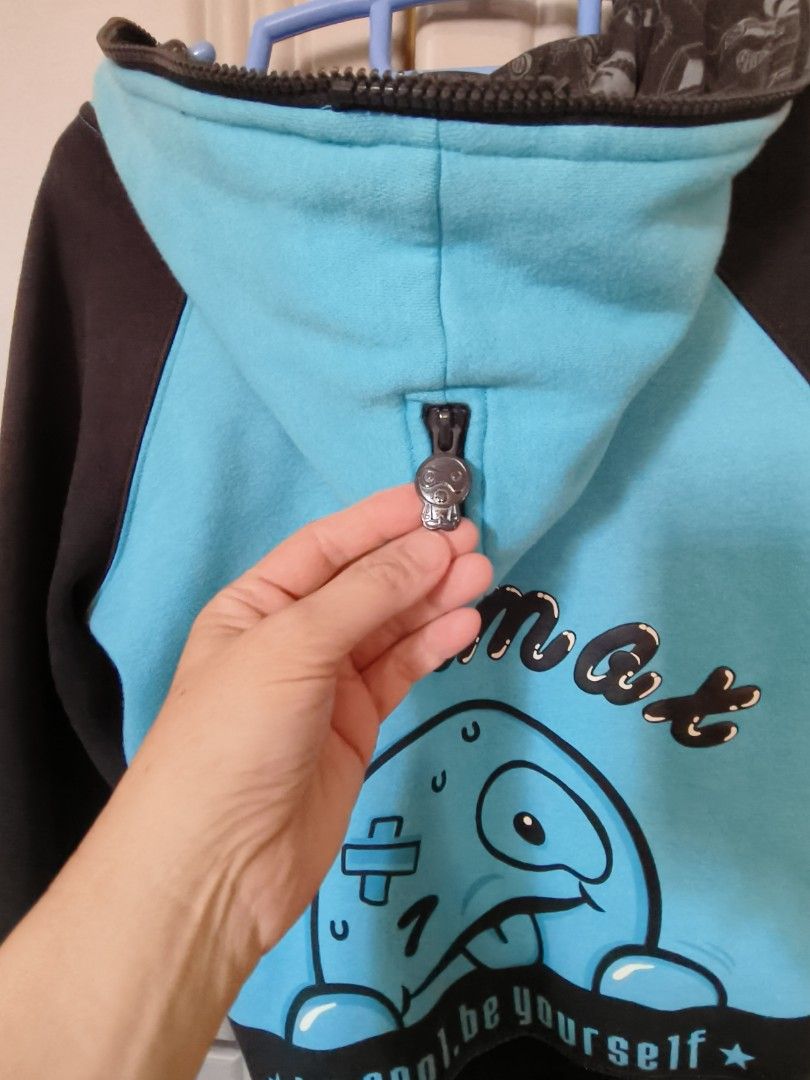 Jacket (Category: Other Tops) located in Singapore. Submitted by liew4664 (Listing ID 1340342877, Image 3). Description: unisex jacket used goin off at $11 suitable for air-cond or cooler country closing stock sale text for more info if u r keen..