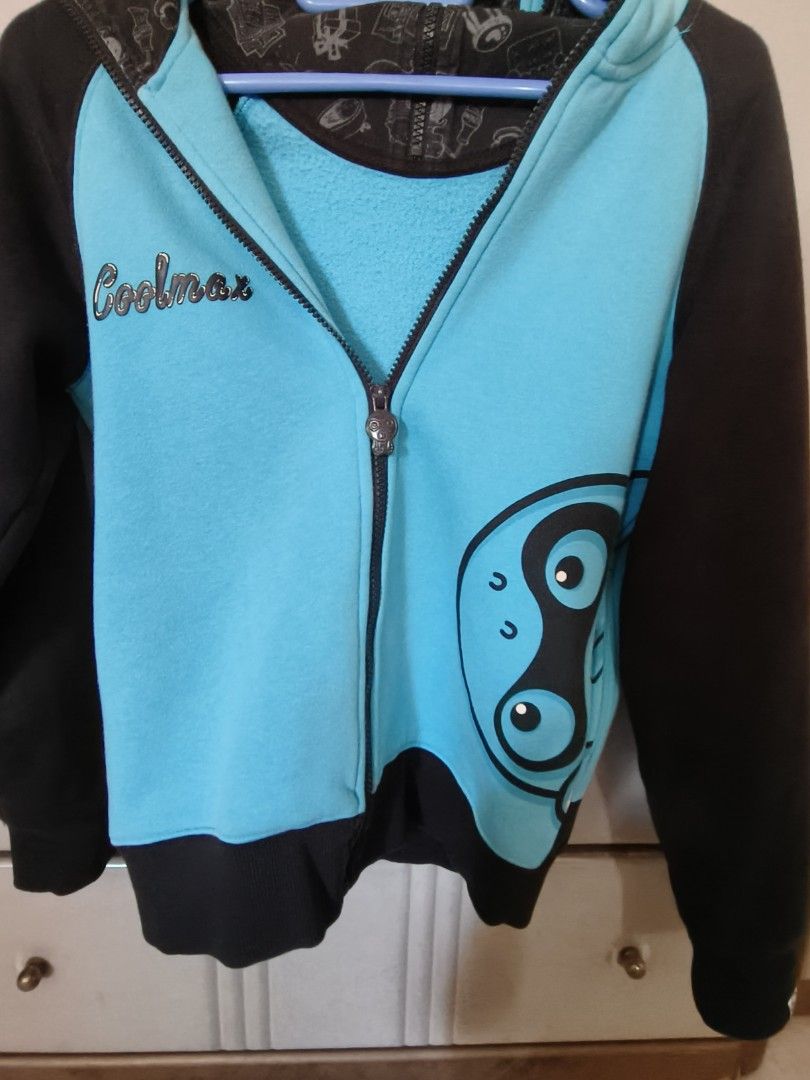 Jacket (Category: Other Tops) located in Singapore. Submitted by liew4664 (Listing ID 1340342877, Image 4). Description: unisex jacket used goin off at $11 suitable for air-cond or cooler country closing stock sale text for more info if u r keen..