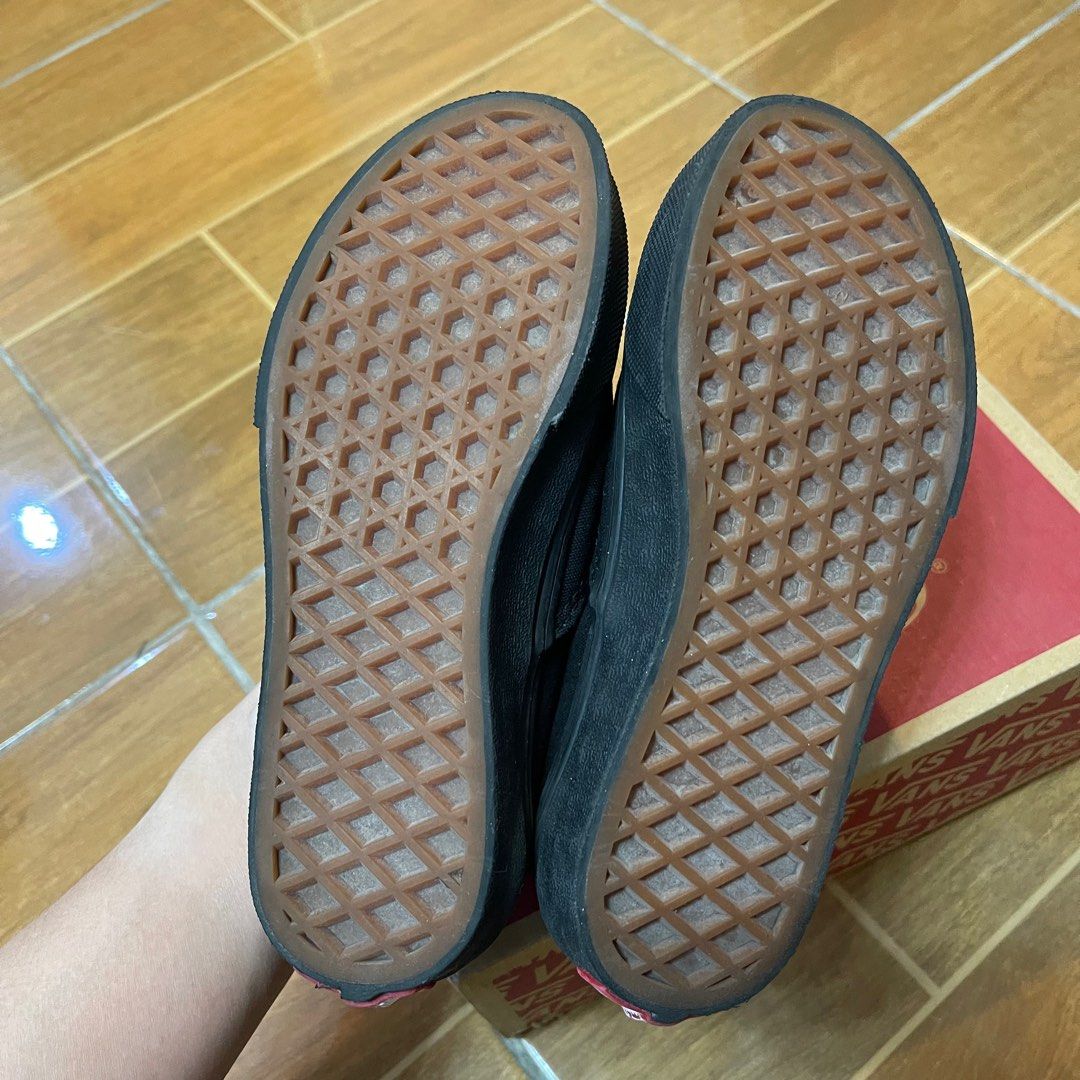 Kids Black Vans Shoes (Category: Babies & Kids Fashion) located in Bulacan. Submitted by zeddsimported (Listing ID 1340360367, Image 2). Description: Preloved Shoes Black Canvas Original From US Size: 13 UK 12.5 EUR 30.5 18.5 CM.
