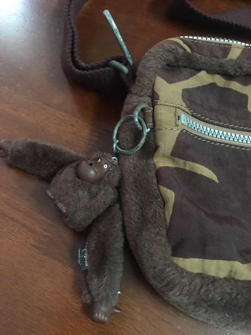 Kipling authentic (Category: Cross-body Bags) located in Kuala Lumpur. Submitted by lara2017 (Listing ID 1340295252, Image 3). Description: Kipling authentic.material nylon.warna brown giraffe printed.Tiada lubang Tiada koyak.tali sling boleh adjust.tinggi 15cm lebar 5cm panjang 22cm.