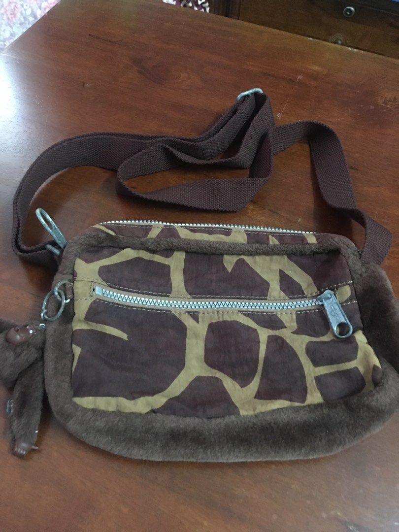 Kipling authentic (Category: Cross-body Bags) located in Kuala Lumpur. Submitted by lara2017 (Listing ID 1340295252, Image 2). Description: Kipling authentic.material nylon.warna brown giraffe printed.Tiada lubang Tiada koyak.tali sling boleh adjust.tinggi 15cm lebar 5cm panjang 22cm.