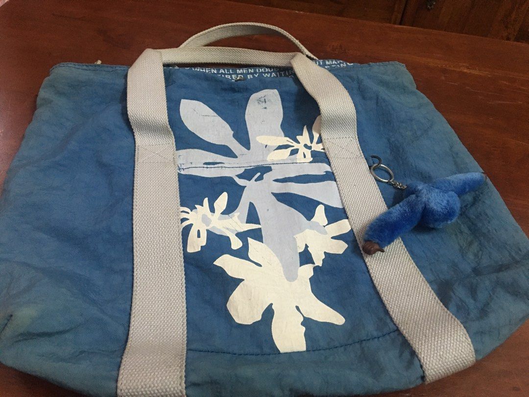 Kipling authentic (Category: Tote Bags) located in Kuala Lumpur. Submitted by lara2017 (Listing ID 1340314068, Image 2). Description: Kipling authentic.material nylon.warna biru laut.if collection.karat di pin untuk tutup bag refer gambar.Tiada lubang Tiada koyak.bag dalam keadaan Baik dan bagus.tinggi 36cm lebar 12cm panjang 36cm.