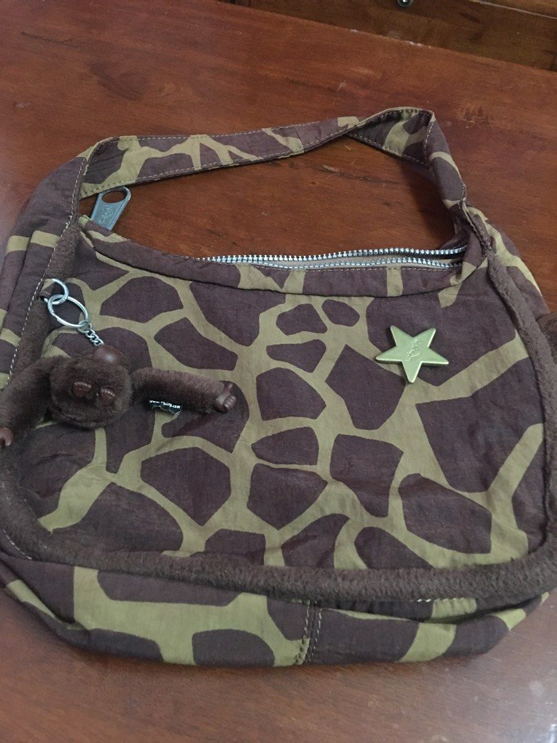 Kipling authentic (Category: Shoulder Bags) located in Kuala Lumpur. Submitted by lara2017 (Listing ID 1340316436, Image 2). Description: Kipling authentic.material nylon.warna brown giraffe printed.tiada lubang Tiada koyak.beg masih bagus dan baik.tinggi 19cm lebar 10cm panjang 28cm.