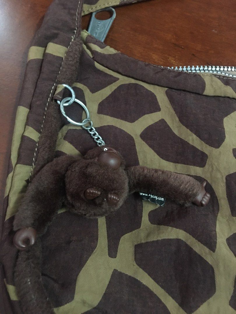 Kipling authentic (Category: Shoulder Bags) located in Kuala Lumpur. Submitted by lara2017 (Listing ID 1340316436, Image 3). Description: Kipling authentic.material nylon.warna brown giraffe printed.tiada lubang Tiada koyak.beg masih bagus dan baik.tinggi 19cm lebar 10cm panjang 28cm.