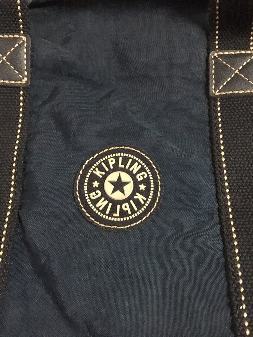 Kipling authentic (Category: Tote Bags) located in Kuala Lumpur. Submitted by lara2017 (Listing ID 1340319070, Image 3). Description: Kipling authentic.material nylon.warna blue.tali sling boleh adjust.tiada lubang Tiada koyak.beg dalam keadaan sangat bagus dan baik.tinggi 26cm lebar 10cm panjang 34cm.