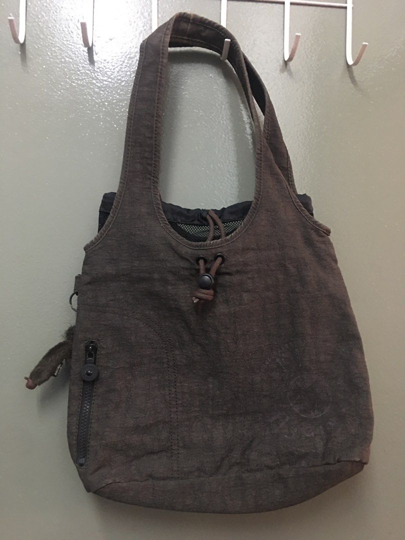 Kipling authentic (Category: Tote Bags) located in Kuala Lumpur. Submitted by lara2017 (Listing ID 1340337604, Image 1). Description: Kipling authentic.material nylon.warna dark brown.beg dalam keadaan sangat bagus dan baik.tiada lubang tiada koyak.tinggi 26cm lebar 10cm panjang 29cm.