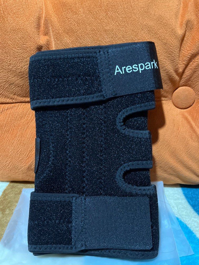 Knee Brace with Side Stabilizer (Category: Braces, Support & Protection) located in Paombong. Submitted by sweetdeals0181656 (Listing ID 1340452499, Image 3). Description: One Piece .