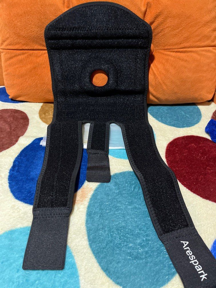 Knee Brace with Side Stabilizer (Category: Braces, Support & Protection) located in Paombong. Submitted by sweetdeals0181656 (Listing ID 1340452499, Image 2). Description: One Piece .