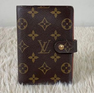 (Category: ) located in . Submitted by luxuryprelovedbagsby_by_agnes (Listing ID 1340441819, Image 1). Description: .