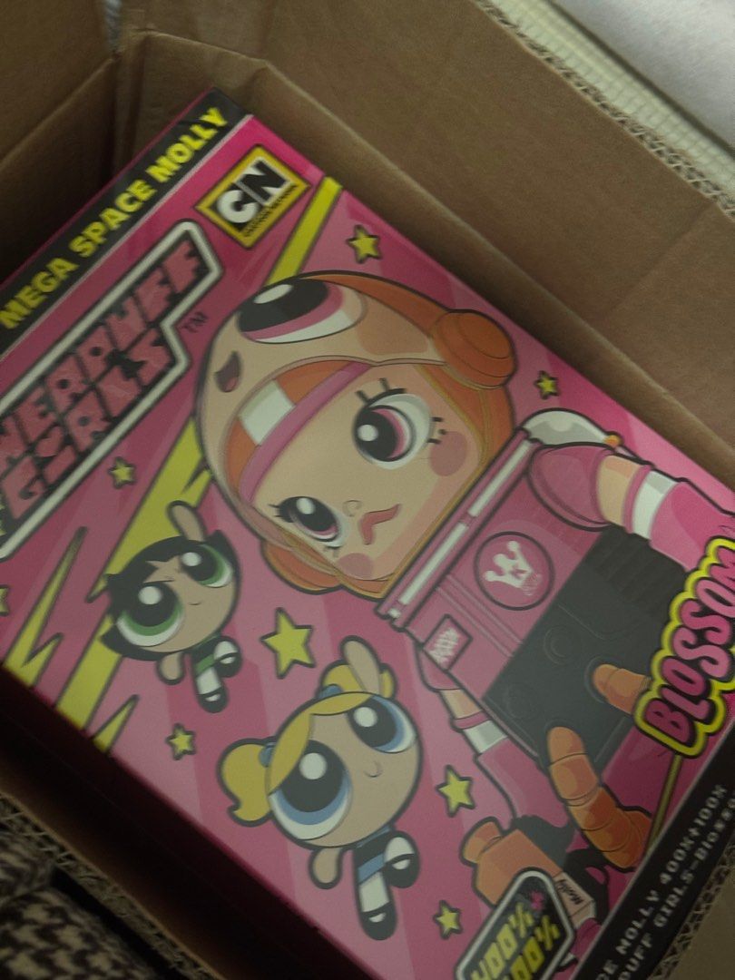 MEGA SPACE MOLLY X PPG (BLOSSOM) 400% (Category: Designer & Blind Box Toys) located in Mandaluyong City. Submitted by ong_erica (Listing ID 1340323645, Image 2). Description: Plastic removed and have been unboxed na but never displaced. COMPLETE WITH 100% BLOSSOM Selling it for SRP :) With FREEBIEEEE Molly when I was three album 🩷 .