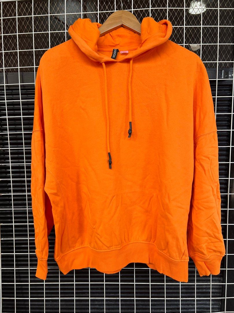 Preloved H&M hoodie jacket loose type size M (Category: Coats, Jackets and Outerwear) located in Caloocan City. Submitted by japigo (Listing ID 1340358568, Image 1). Description: .