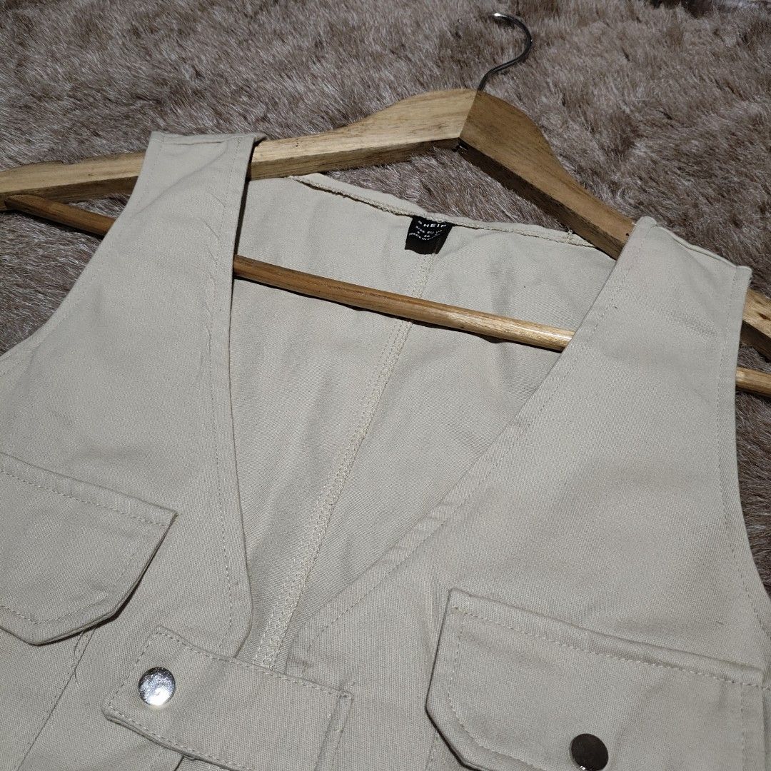 SHEIN Cargo Coordinates in brown / nude / beige (Category: Sets or Coordinates) located in Nagcarlan. Submitted by seresathrifts.ph (Listing ID 1340419788, Image 3). Description: With removable belt With side zipper Waistline is 30-32 Length of skirt is 11.5inches.