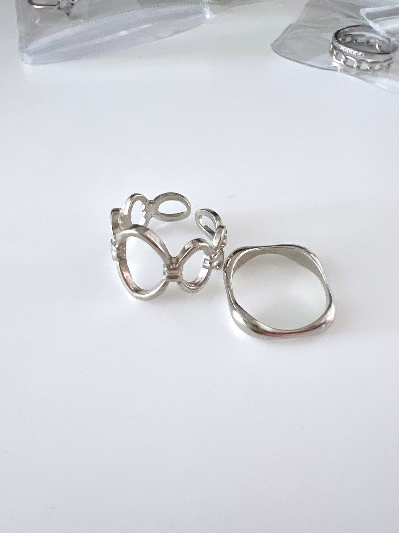 Silver Pattern Ring Set (Category: Rings) located in Singapore. Submitted by Lovante (Listing ID 1340435374, Image 3). Description: Stainless steel.