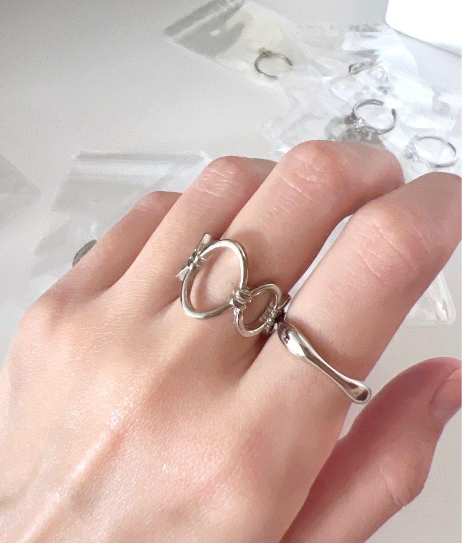 Silver Pattern Ring Set (Category: Rings) located in Singapore. Submitted by Lovante (Listing ID 1340435374, Image 2). Description: Stainless steel.