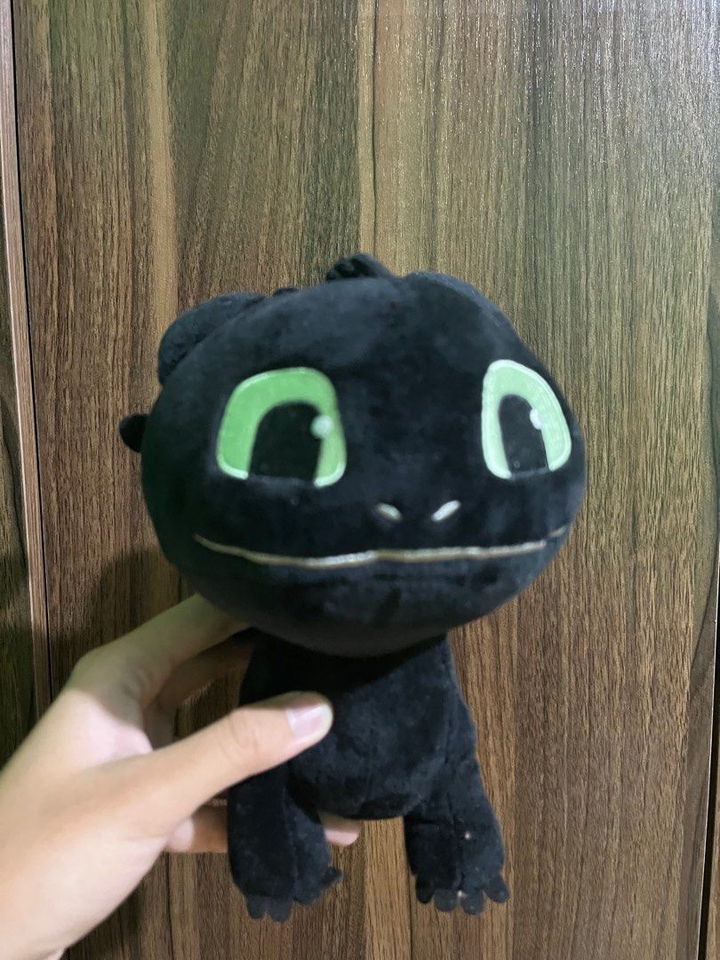 Toothless Plush Toy - How to Train Your Dragon (Category: Plushies & Soft Toys) located in Quezon City. Submitted by 8bit_books.records (Listing ID 1340473250, Image 1). Description: Bought from Universal Studios Singapore MOP: GCash, BPI MOD: Lalamove, Grab, Gogo SF to be shouldered by buyer.